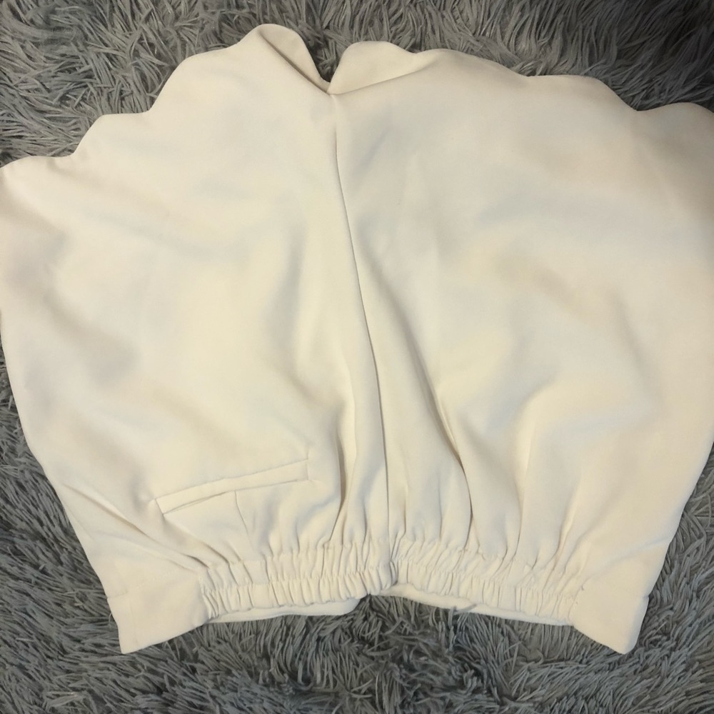 White shorts - Picture 2 of 2